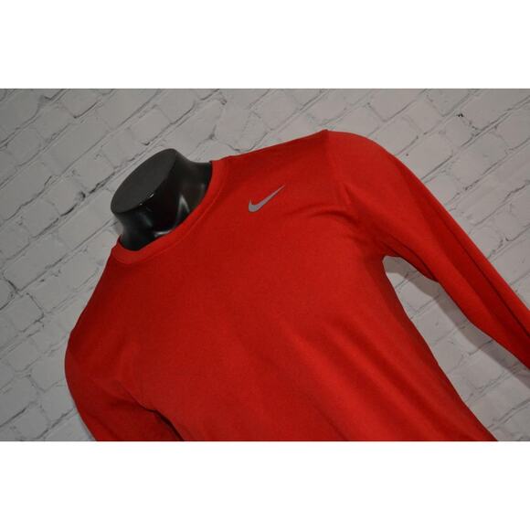 46543-a Nike Gym T-Shirt Workout Athletic Red Polyester Size Medium Dri-Fit Mens - Picture 1 of 7